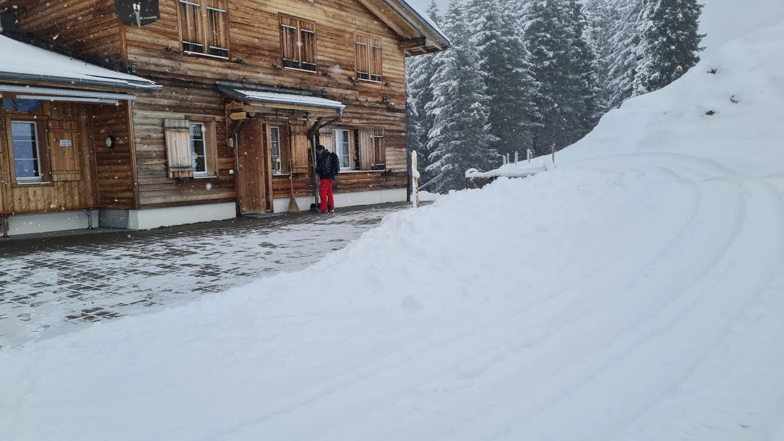 Schneeschuhlaufen mit Tobias