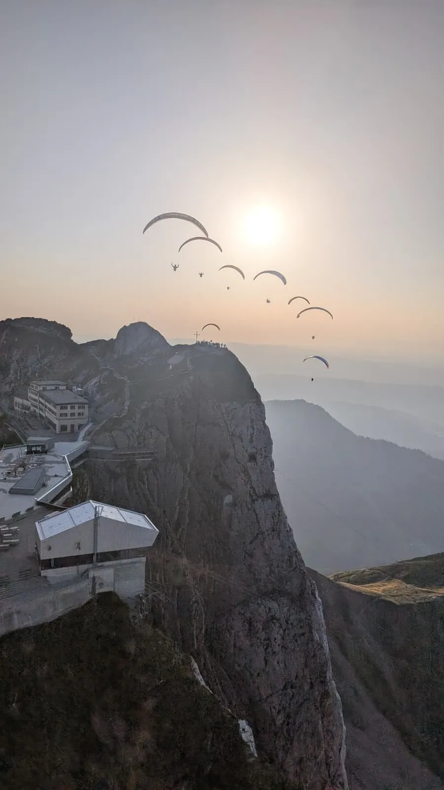 Pilatusflug mit partieller Sonnenfinsternis